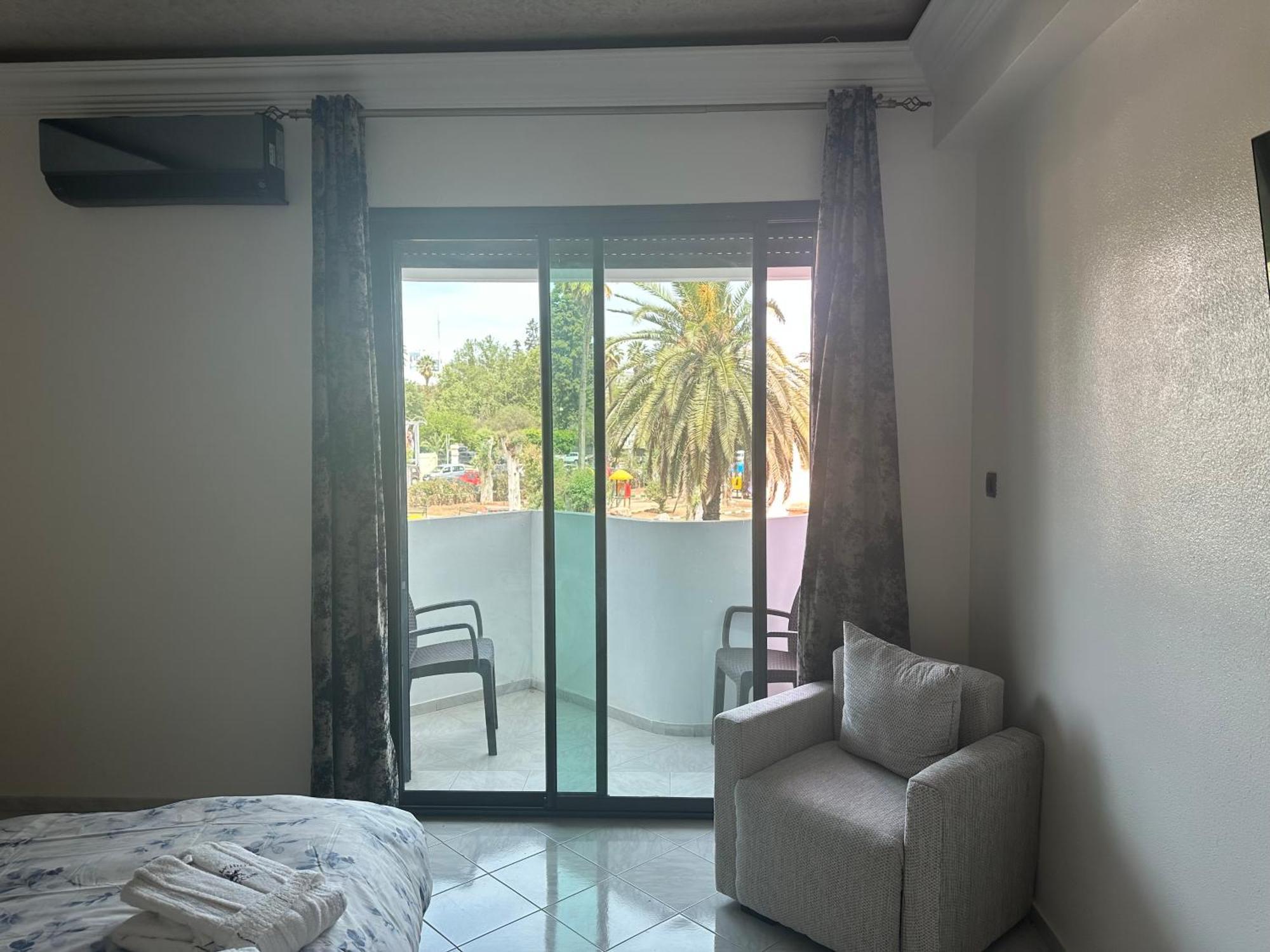Appartements Nia Confort, Plein Centre Ville, Avec Terrasse Фес Екстериор снимка